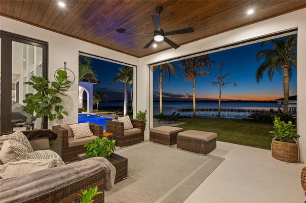 Exterior, Interior, Living room, Recessed Lighting, Water