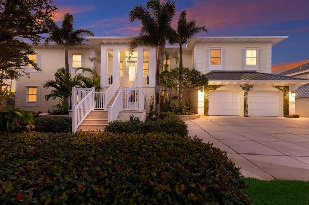 Attached, Exterior, Facade, Mediterranean