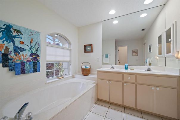 Bathroom, Dual Sink Vanities, Interior, Recessed Lighting