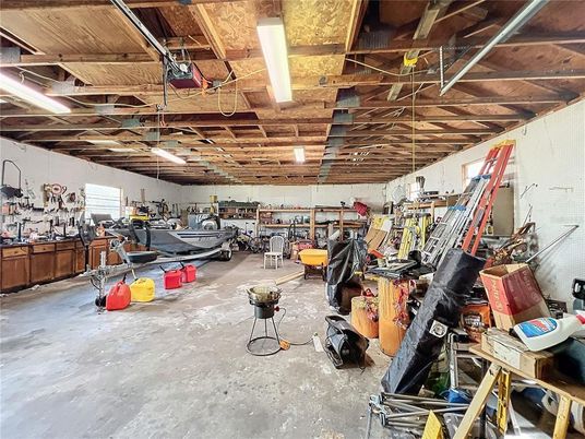 Garage, Interior, Wooden Beams