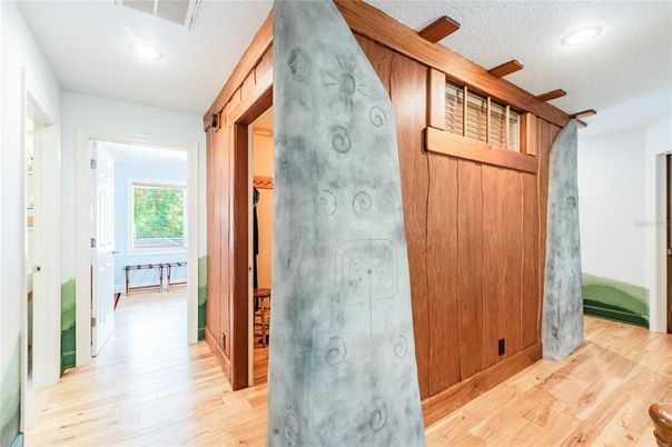 Interior, Recessed Lighting, Wood Texture Flooring
