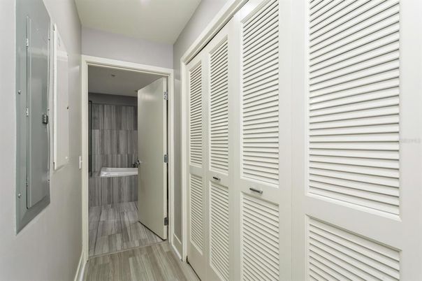 Interior, Recessed Lighting, Wood Texture Flooring