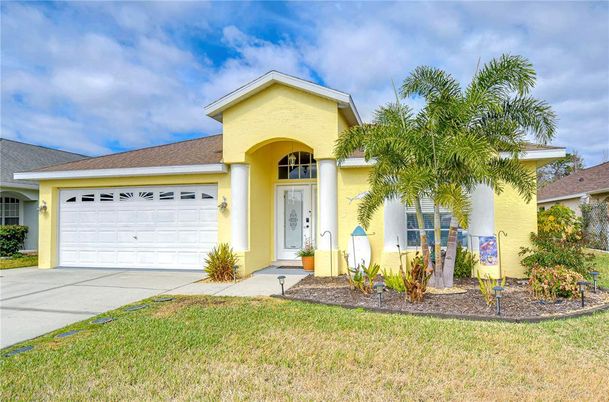 Attached, Exterior, Facade, Ranch