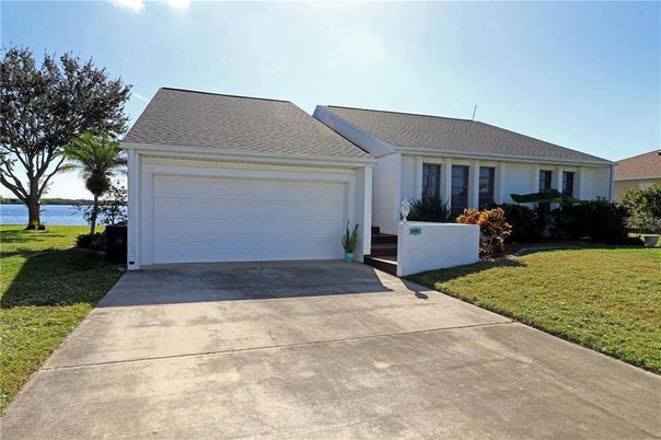 Attached, Exterior, Facade, Water, Ranch