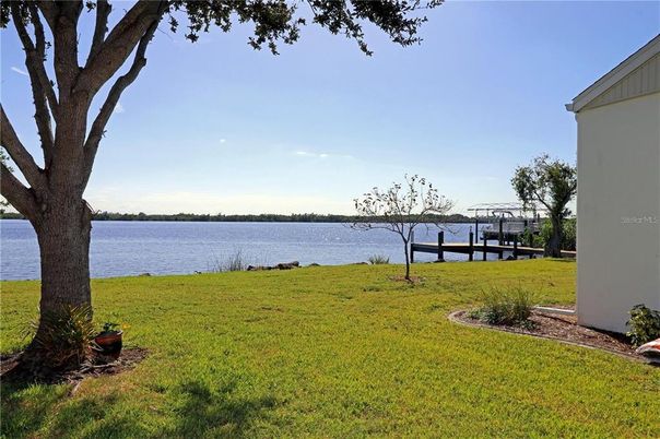 Exterior, Lake