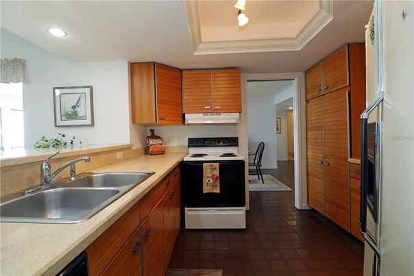Dining room, Interior, Kitchen, Recessed Lighting, Stainless Steel Appliances