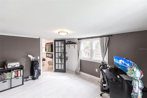 Home Office, Interior