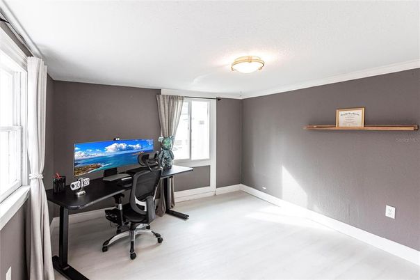 Home Office, Interior