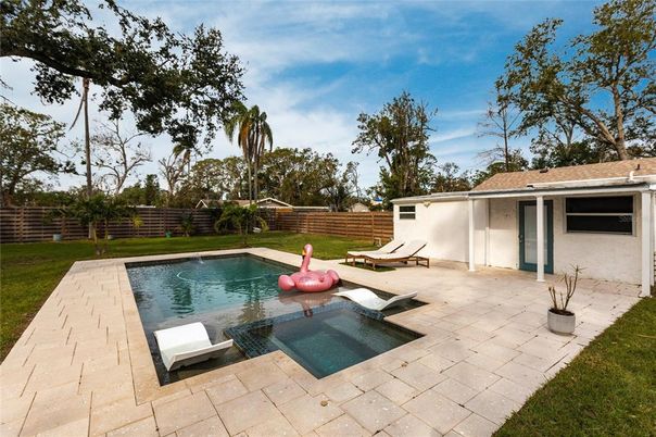 Exterior, Pool