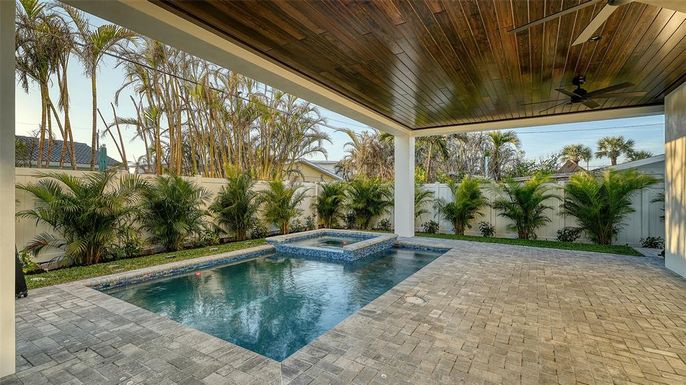 Exterior, Pool