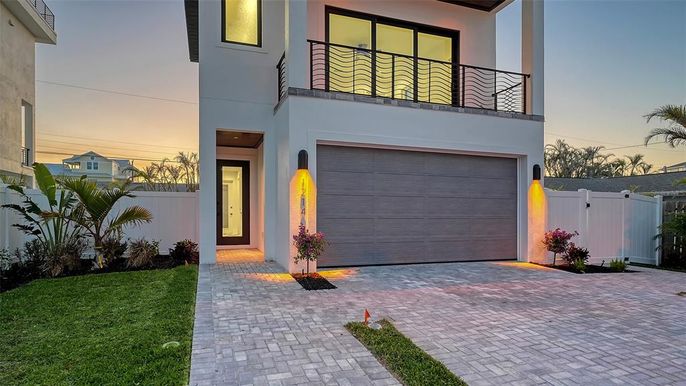 Attached, Exterior, Facade, Modern