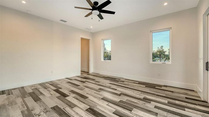 Empty room, Interior, Recessed Lighting, Wood Texture Flooring