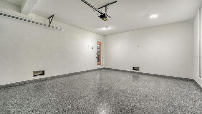 Garage, Interior