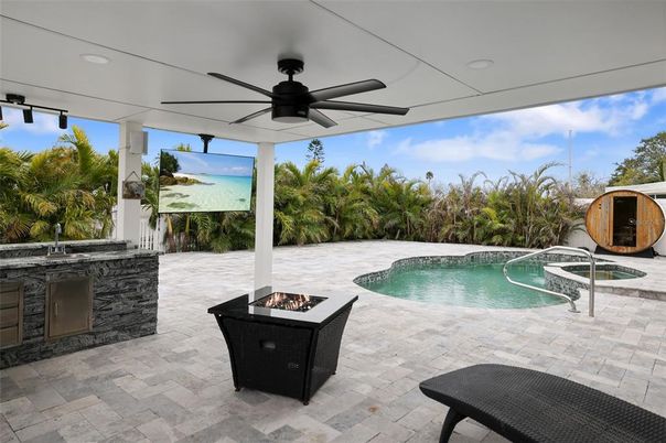 Exterior, Pool