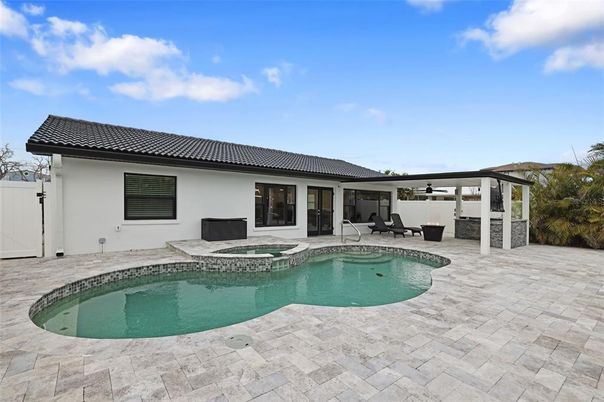 Exterior, Pool