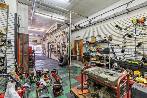 Garage, Interior