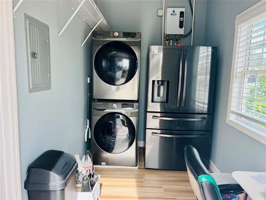 Interior, Utility Closets, Washer, Wood Texture Flooring