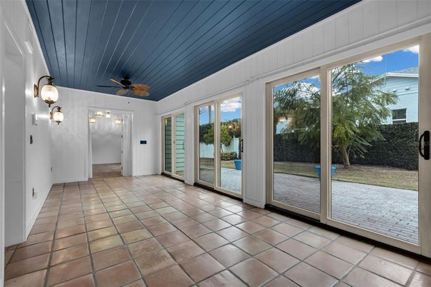 Empty room, Interior, Sun Room