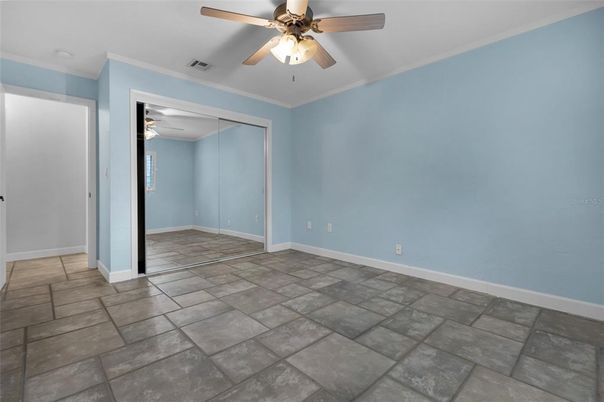 Empty room, Interior