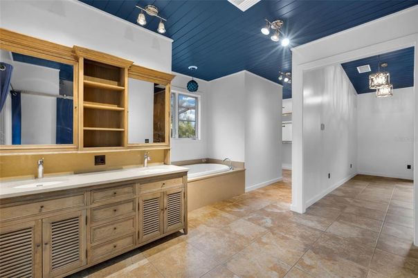 Bathroom, Dual Sink Vanities, Interior