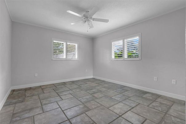 Empty room, Interior