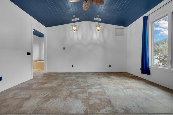 Empty room, Interior, Pendant Lights