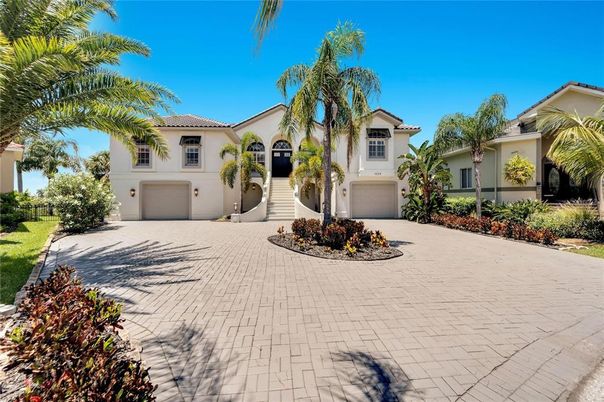 Attached, Exterior, Facade, Mediterranean
