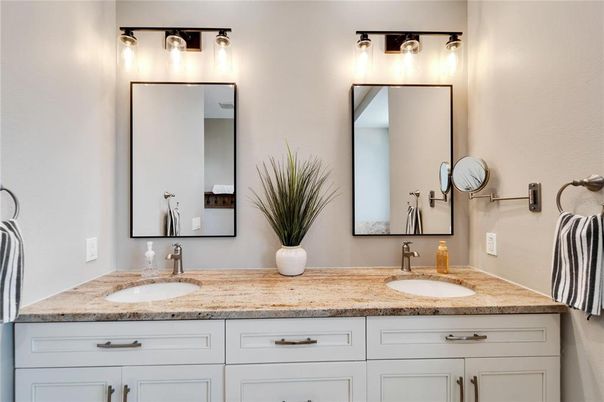 Bathroom, Dual Sink Vanities, Interior