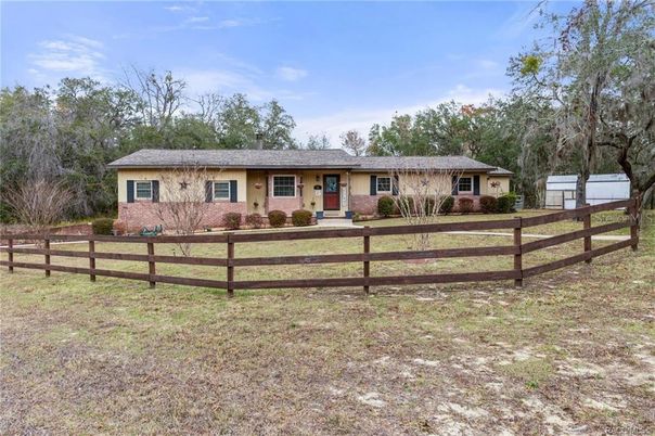 Backyard, Exterior, Facade, Brick Facade, Ranch
