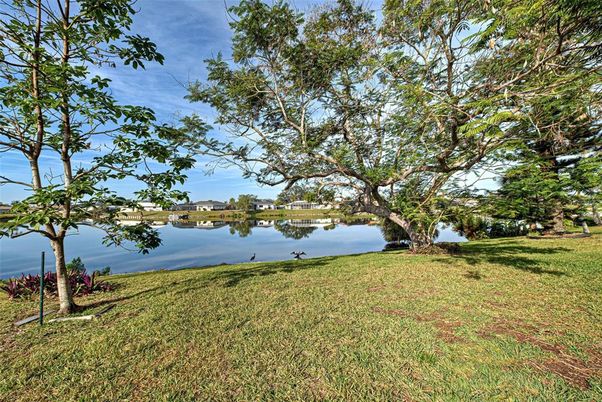Exterior, Lake