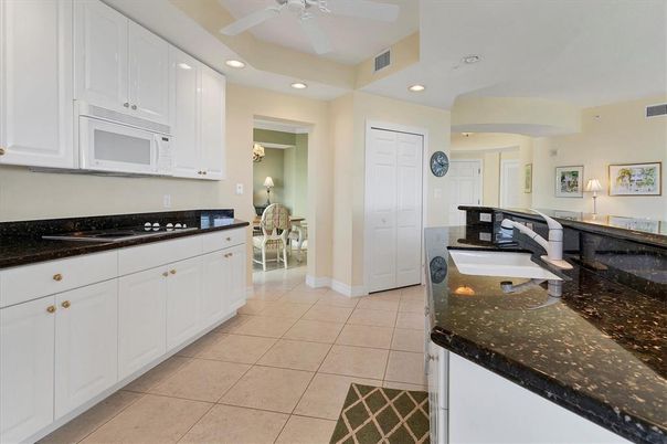 Dining room, Interior, Kitchen, Recessed Lighting