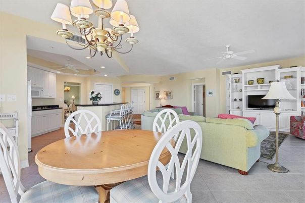 Chandelier, Dining room, Interior, Kitchen, Living room, Recessed Lighting