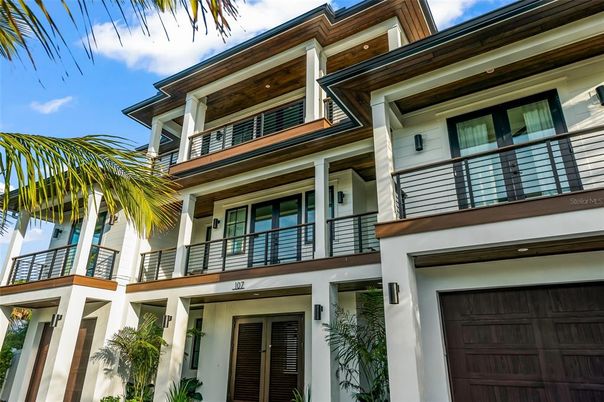 Attached, Exterior, Facade, Modern