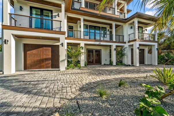 Attached, Exterior, Facade, Modern