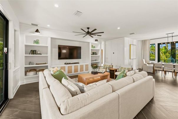 Dining room, Interior, Living room, Pendant Lights, Recessed Lighting, Wood Texture Flooring