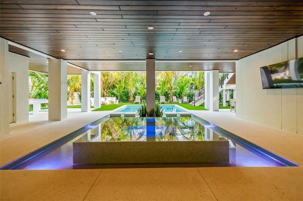 Exterior, Pool, Recessed Lighting