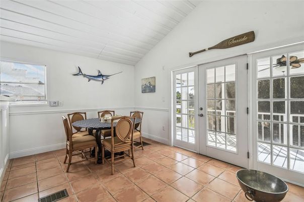 Dining room, Interior