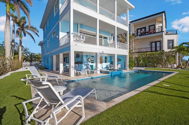 Exterior, Pool