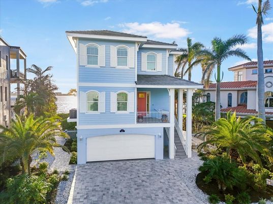 Attached, Exterior, Facade, Mediterranean