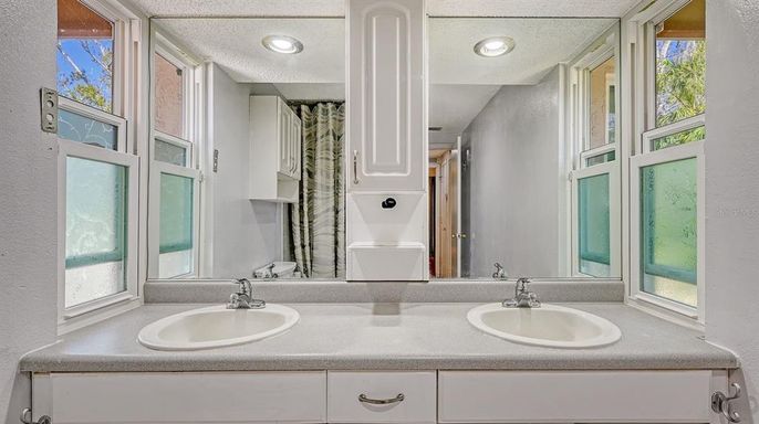 Bathroom, Dual Sink Vanities, Interior, Recessed Lighting