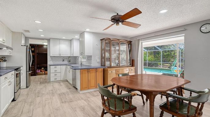 Dining room, Interior, Kitchen, Recessed Lighting, Wood Texture Flooring