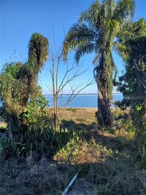 Exterior, Lake