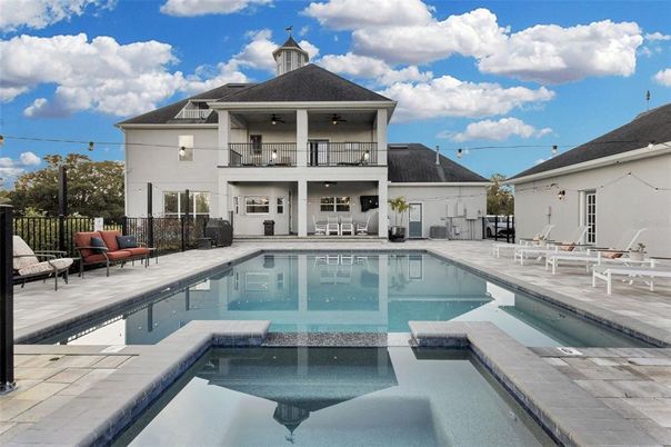 Exterior, Pool