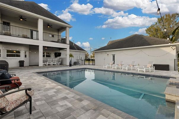 Exterior, Pool