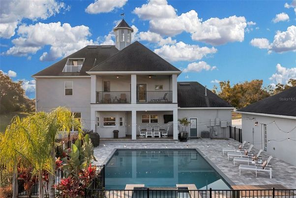 Exterior, Pool