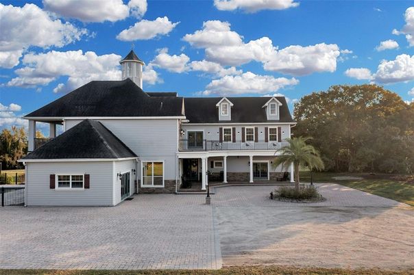 Exterior, Facade, Farmhouse