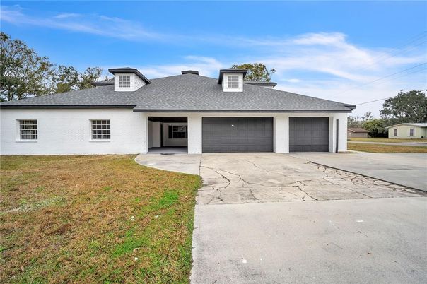 Attached, Exterior, Facade, Ranch