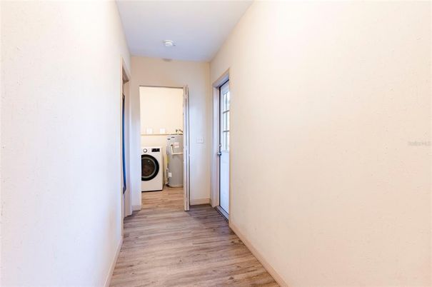 Interior, Utility Closets, Washer, Wood Texture Flooring