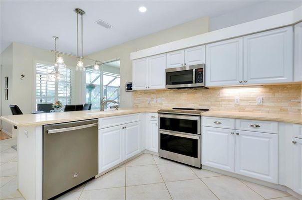Dining room, Interior, Kitchen, Pendant Lights, Recessed Lighting, Stainless Steel Appliances