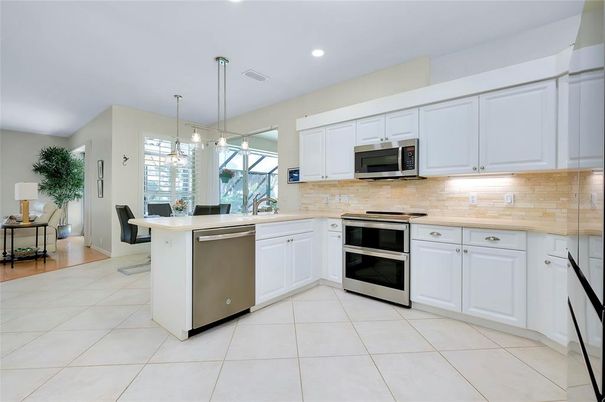 Dining room, Interior, Kitchen, Pendant Lights, Recessed Lighting, Stainless Steel Appliances